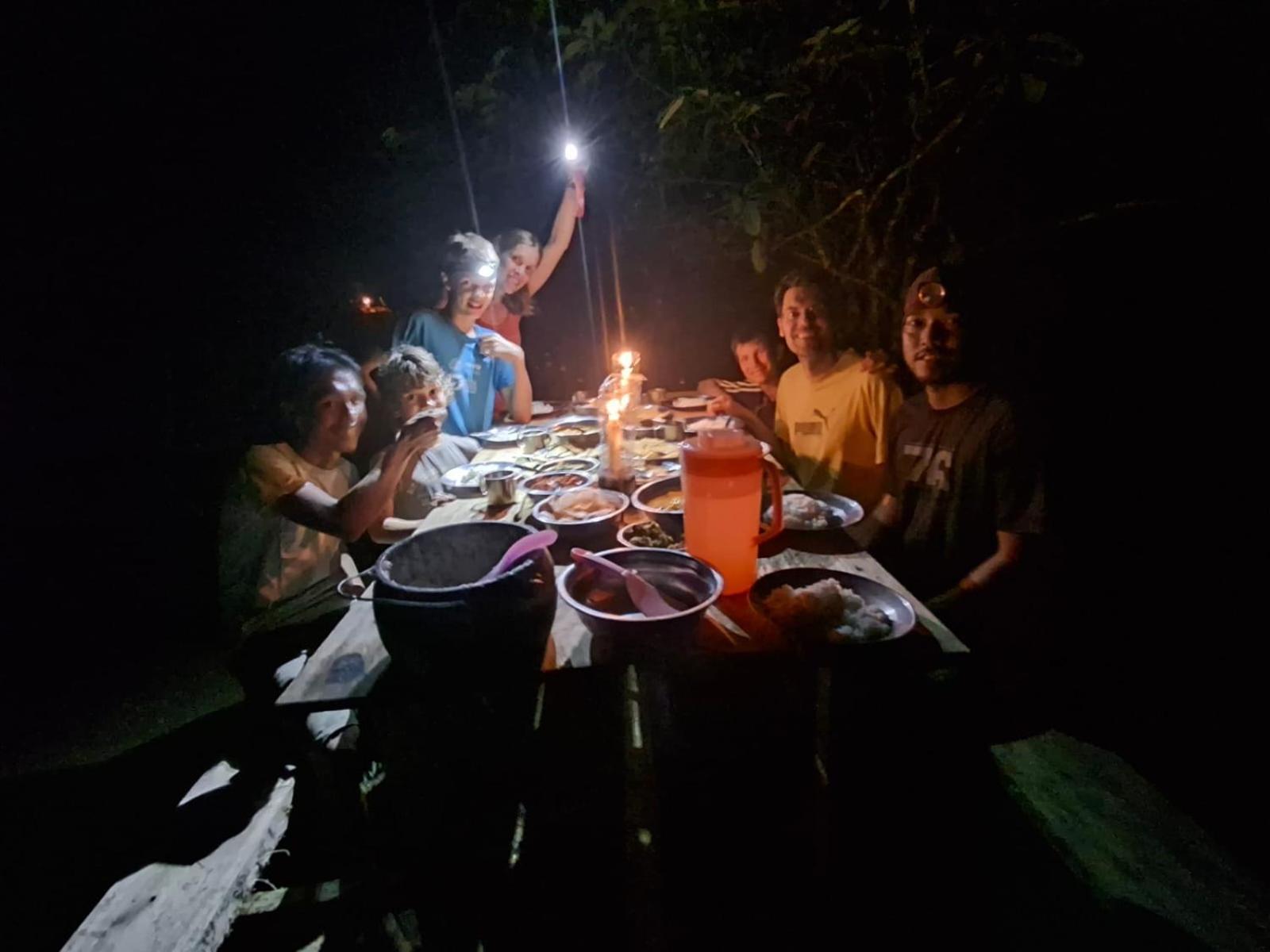 Magpie Homestay & Jungle Trekking Especially For Guest Trekking With Us Bukit Lawang Bagian luar foto